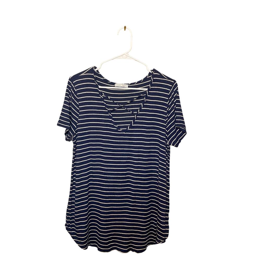 Emory Park Striped V Neck Cross Design T-Shirt Size L